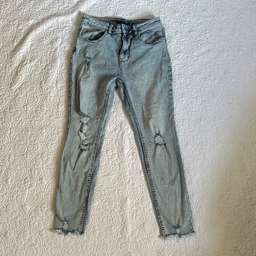 No Boundaries Women's Distressed Light Gray Skinny Jeans